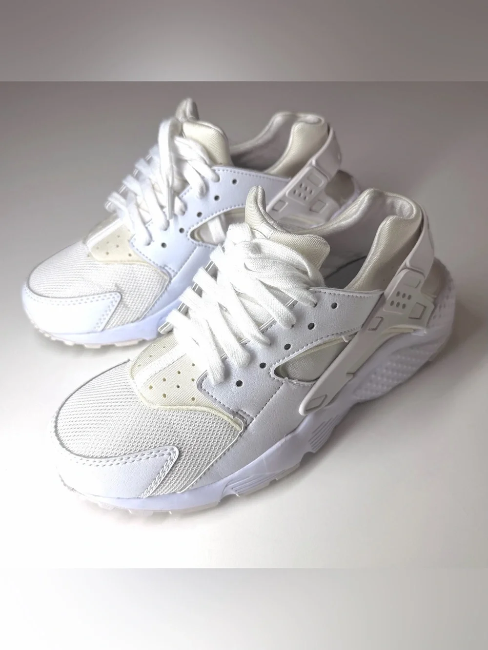 Nike Air Huarache Run (GS) Youth's Size 6.5 Y Sneakers Triple White
